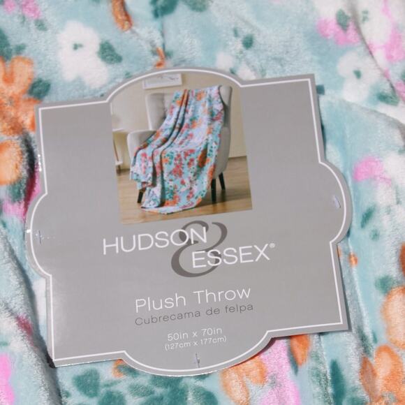 Hudson & Essex Plush Throw Spring Floral Ultra Soft Size 50 in X 70 in NEW - Picture 3 of 16